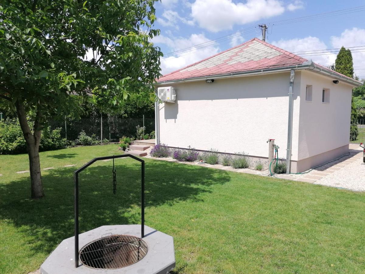 Levelke Mini Apartman Gardony Luaran gambar